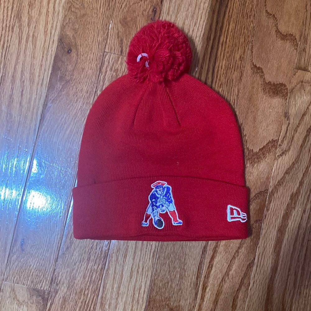 Red Patriots Beanie. New Era. Brand new with tags
